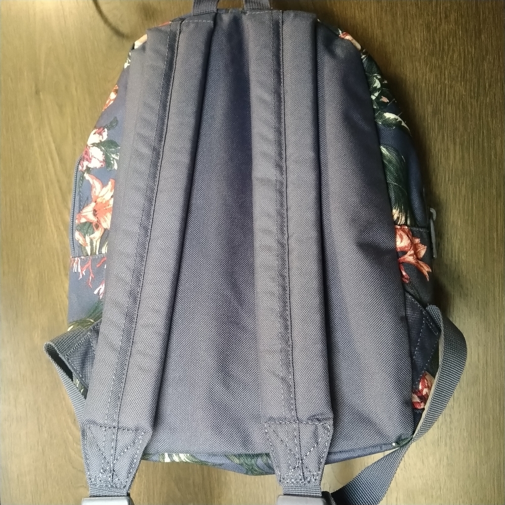 *SOLD* Roxy floral design backpack - Picture 2 of 8